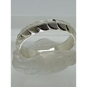 Elegant 1990's Vintage Diamond-Cut Sterling Silver Wedding Band Ring Size 8 New